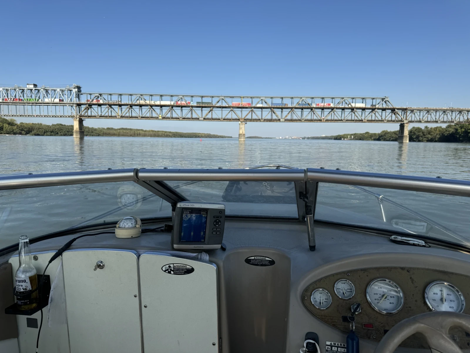 Моторна яхта Bayliner 192 - изображение 8