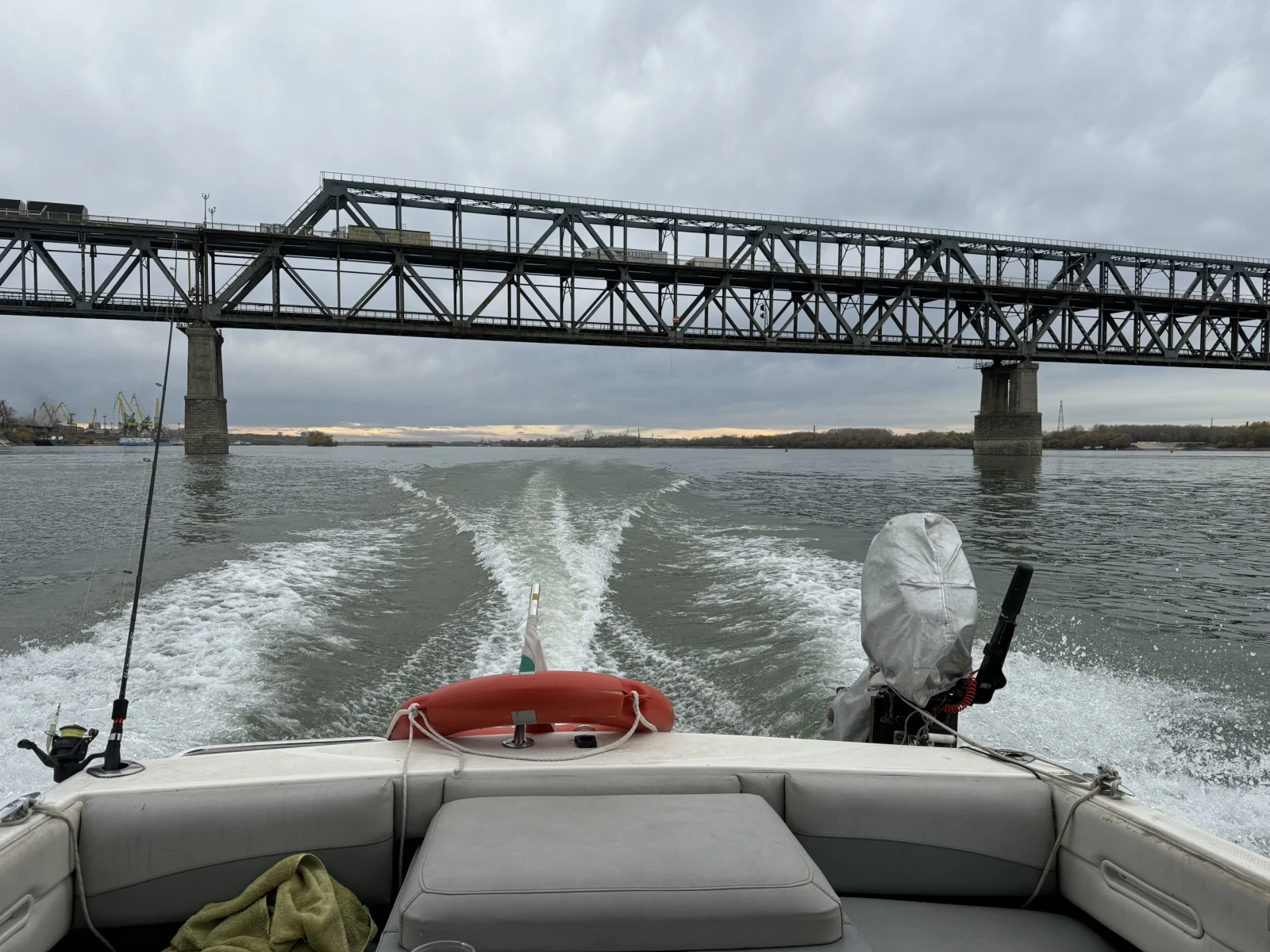 Моторна яхта Bayliner 192 - изображение 9