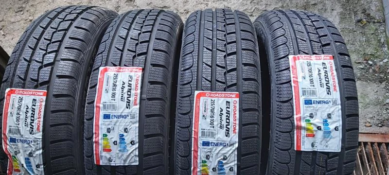 Гуми Зимни 215/70R16, снимка 1 - Гуми и джанти - 35136583