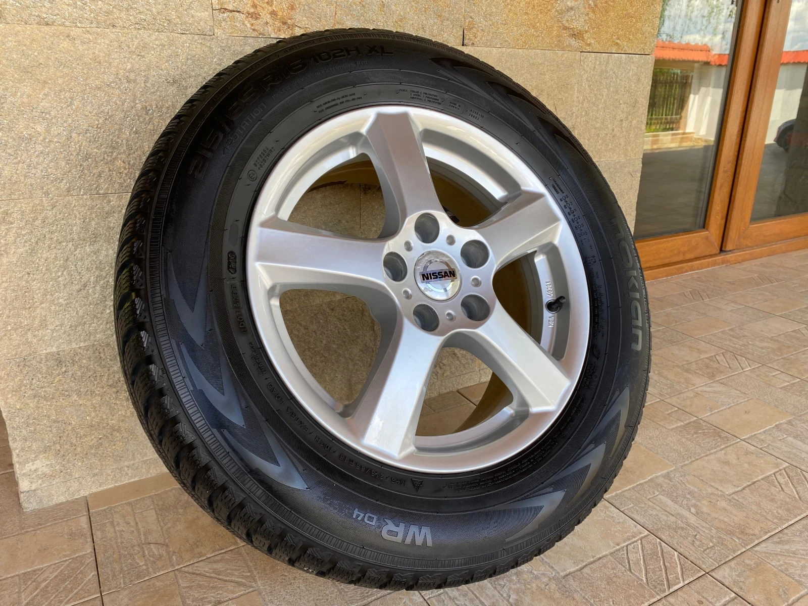 Гуми с джанти Nokian 215/65R16, снимка 3 - Гуми и джанти - 54668304