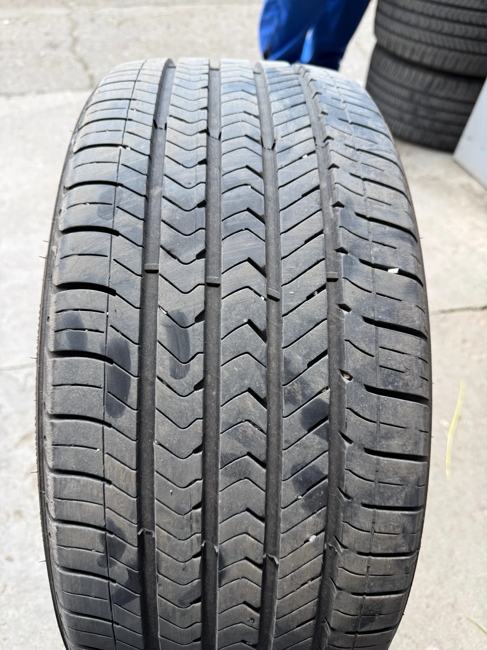 Гуми Всесезонни 235/40R18