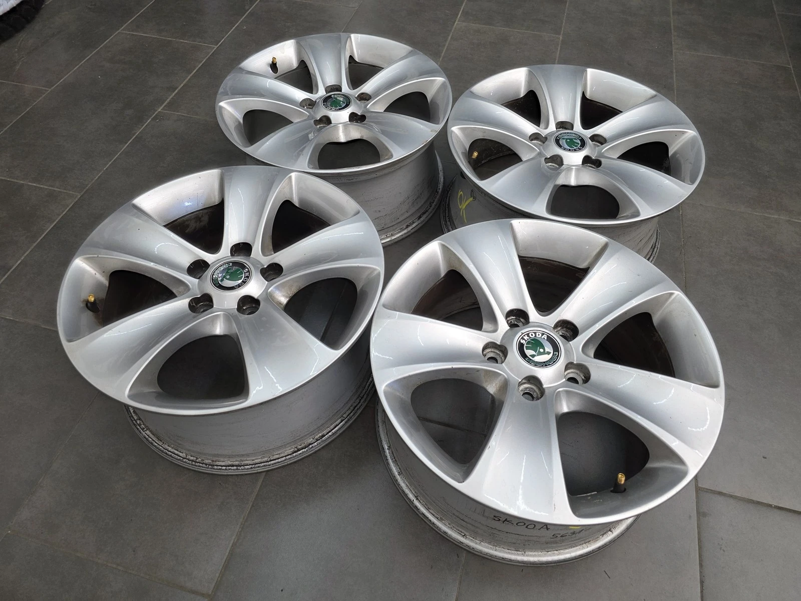 Джанти за Skoda, снимка 4 - Гуми и джанти - 56687938