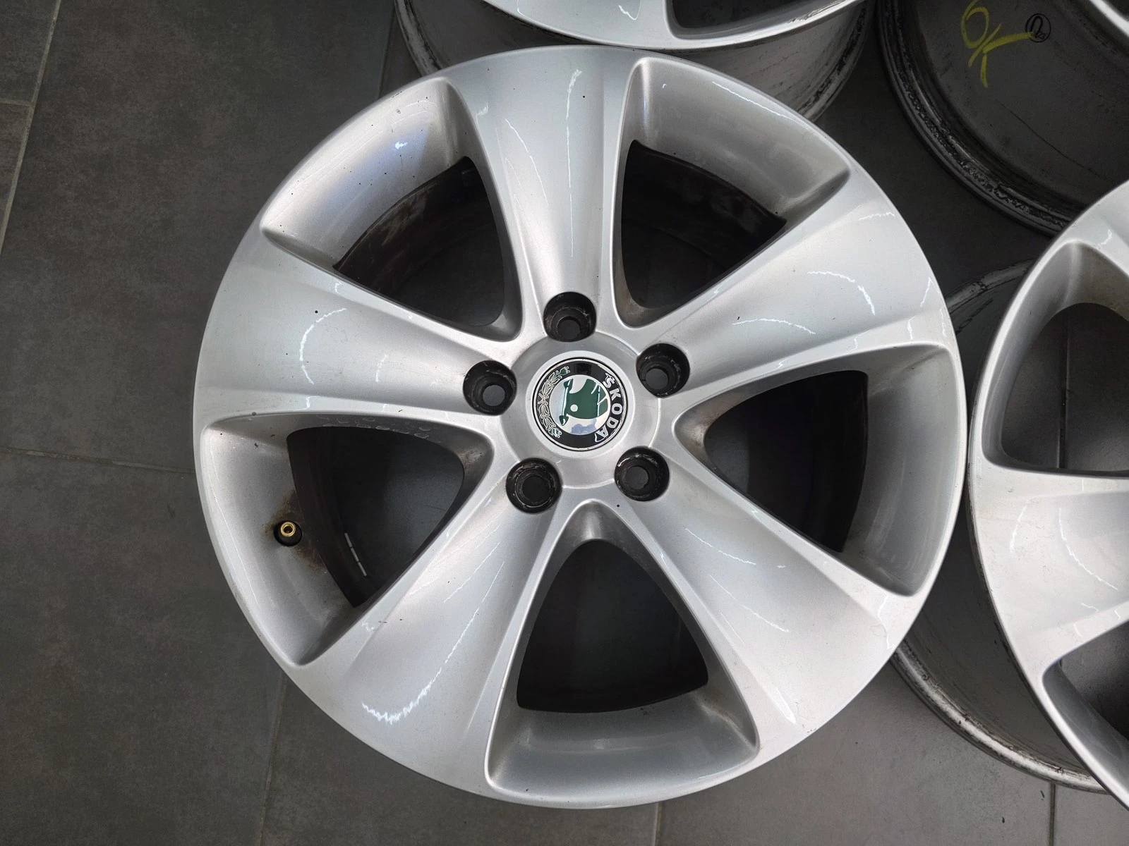 Джанти за Skoda, снимка 8 - Гуми и джанти - 56687938
