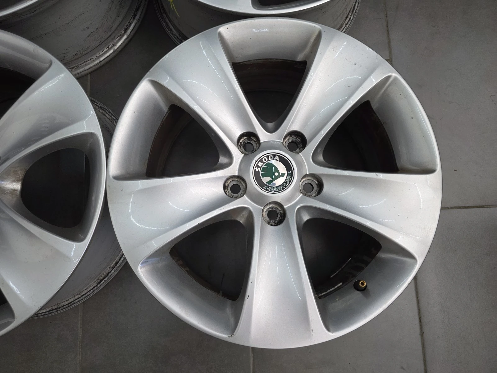 Джанти за Skoda, снимка 9 - Гуми и джанти - 56687938