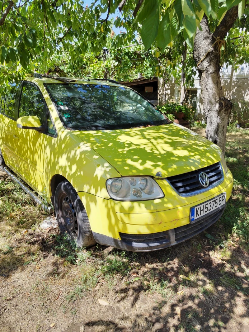 VW Touran, снимка 2 - Автомобили и джипове - 47925695