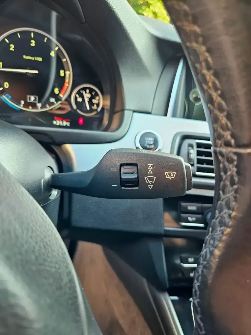 BMW 520 Adaptive LED, снимка 10 - Автомобили и джипове - 52503431