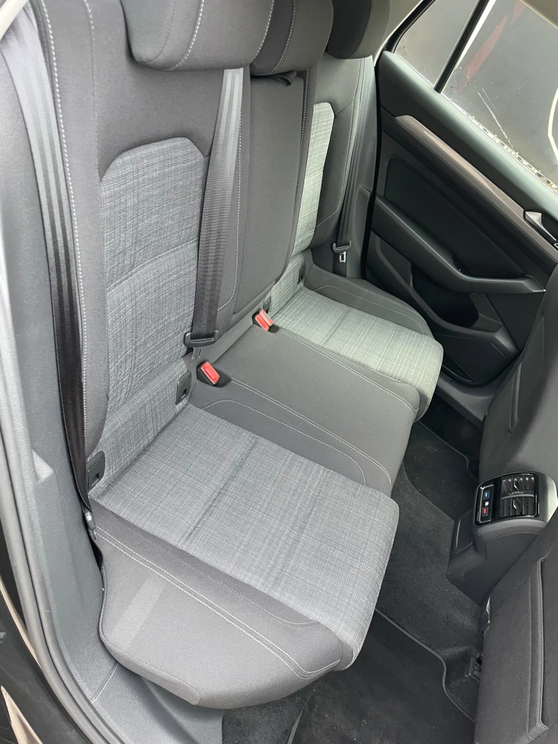 VW Passat 2.0 TDI/150 PS/NAVI/LED/PDC/CAMERA/ACC, снимка 16 - Автомобили и джипове - 52522505