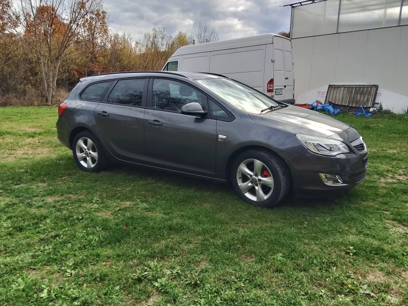 Opel Astra J 1.6 Turbo, снимка 5 - Автомобили и джипове - 52411158
