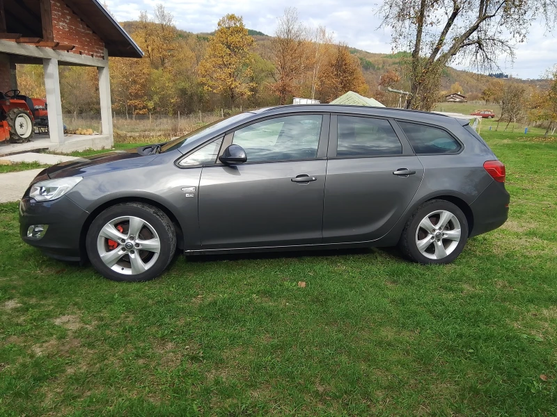 Opel Astra J 1.6 Turbo, снимка 2 - Автомобили и джипове - 52411158