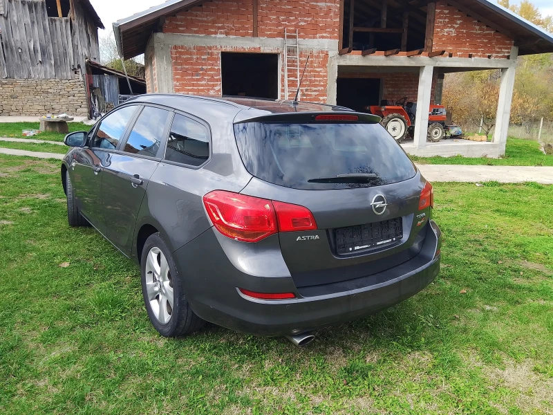Opel Astra J 1.6 Turbo, снимка 3 - Автомобили и джипове - 52411158