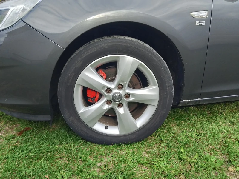Opel Astra J 1.6 Turbo, снимка 8 - Автомобили и джипове - 52411158
