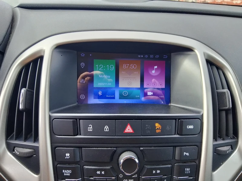 Opel Astra J 1.6 Turbo, снимка 13 - Автомобили и джипове - 52411158