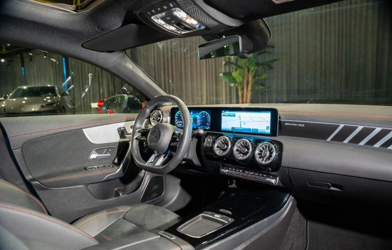 Mercedes-Benz CLA 35 AMG Coupe Mild Hybrid 4MATIC, снимка 13 - Автомобили и джипове - 53316747