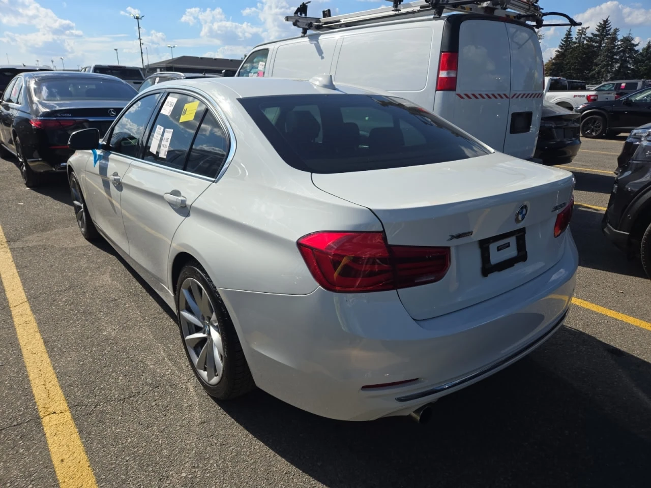 BMW 320 * АВТО КРЕДИТ* ЦЕНА ДО БГ * Сервизна история *  - изображение 3