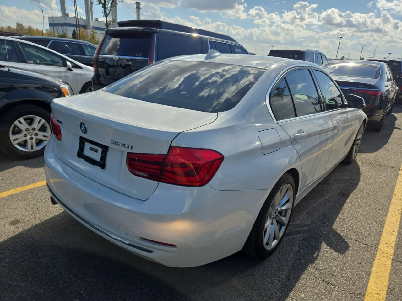 BMW 320 * АВТО КРЕДИТ* ЦЕНА ДО БГ * Сервизна история *  - изображение 4