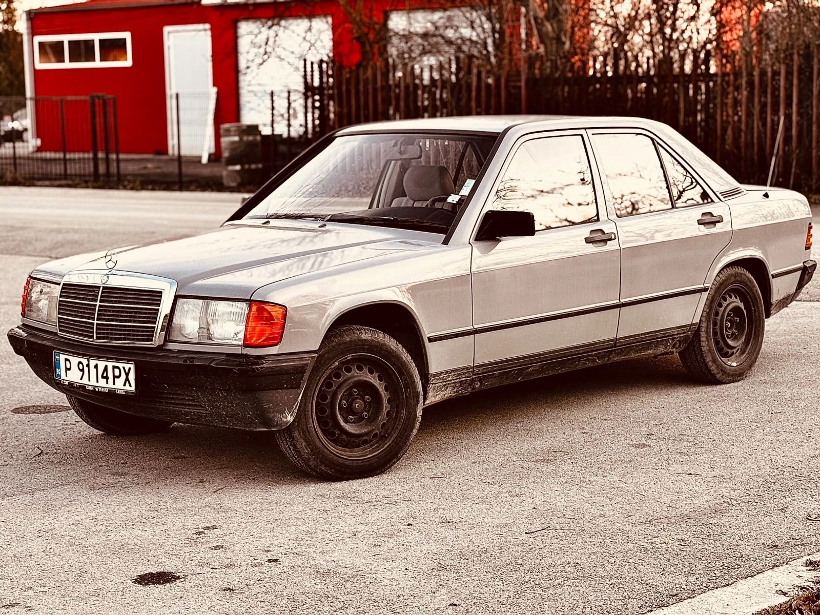 Mercedes-Benz 190 E - изображение 2