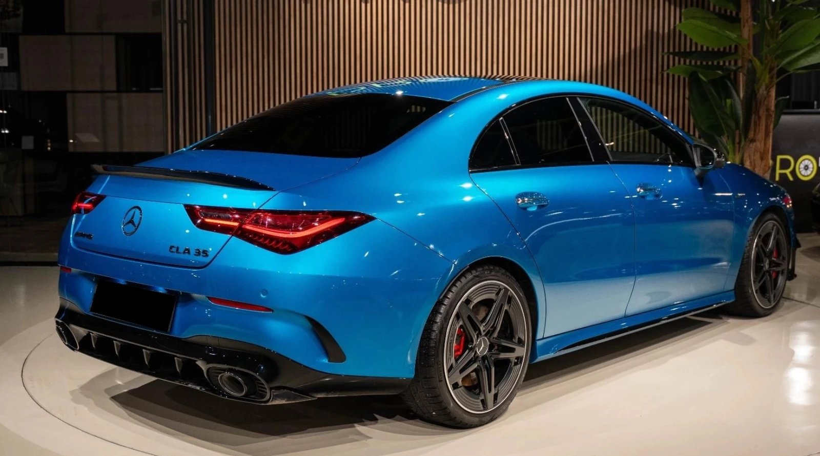 Mercedes-Benz CLA 35 AMG Coupe Mild Hybrid 4MATIC - изображение 3