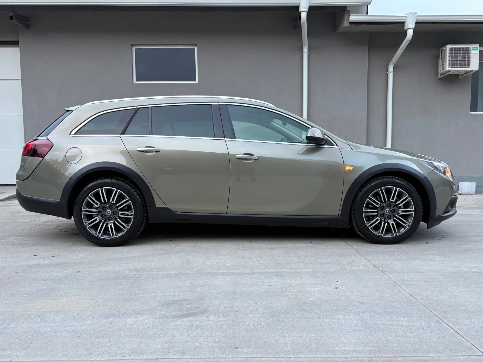 Opel Insignia Country Tourer 4x4 2.0 diesel 170kc Euro 6 Automat | Mobile.bg � ����������� 9
