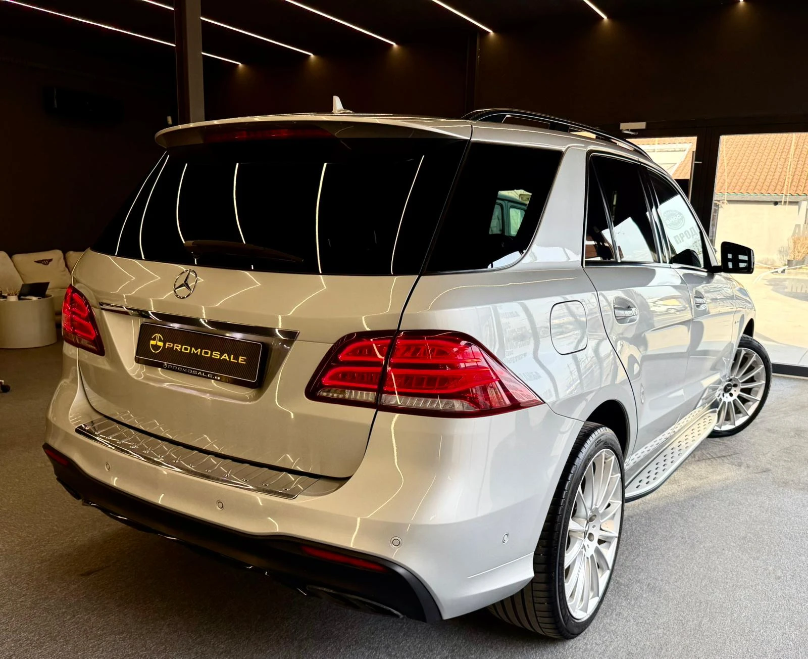 Mercedes-Benz GLE 450 AMG* 4Matic * Панорама * Лизинг, снимка 6 - Автомобили и джипове - 53878721