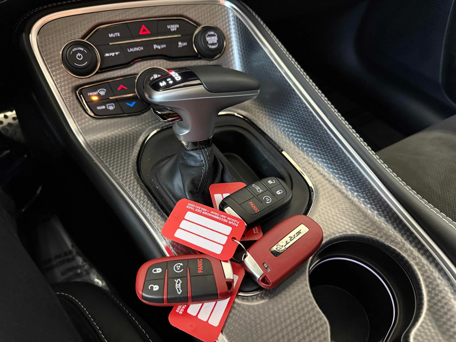 Dodge Challenger 6.2L 8cyl Rear Wheel Drive, снимка 8 - Автомобили и джипове - 53891933