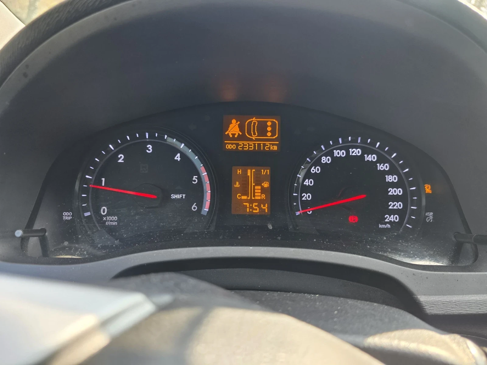 Toyota Avensis 2.0, снимка 12 - Автомобили и джипове - 54177111