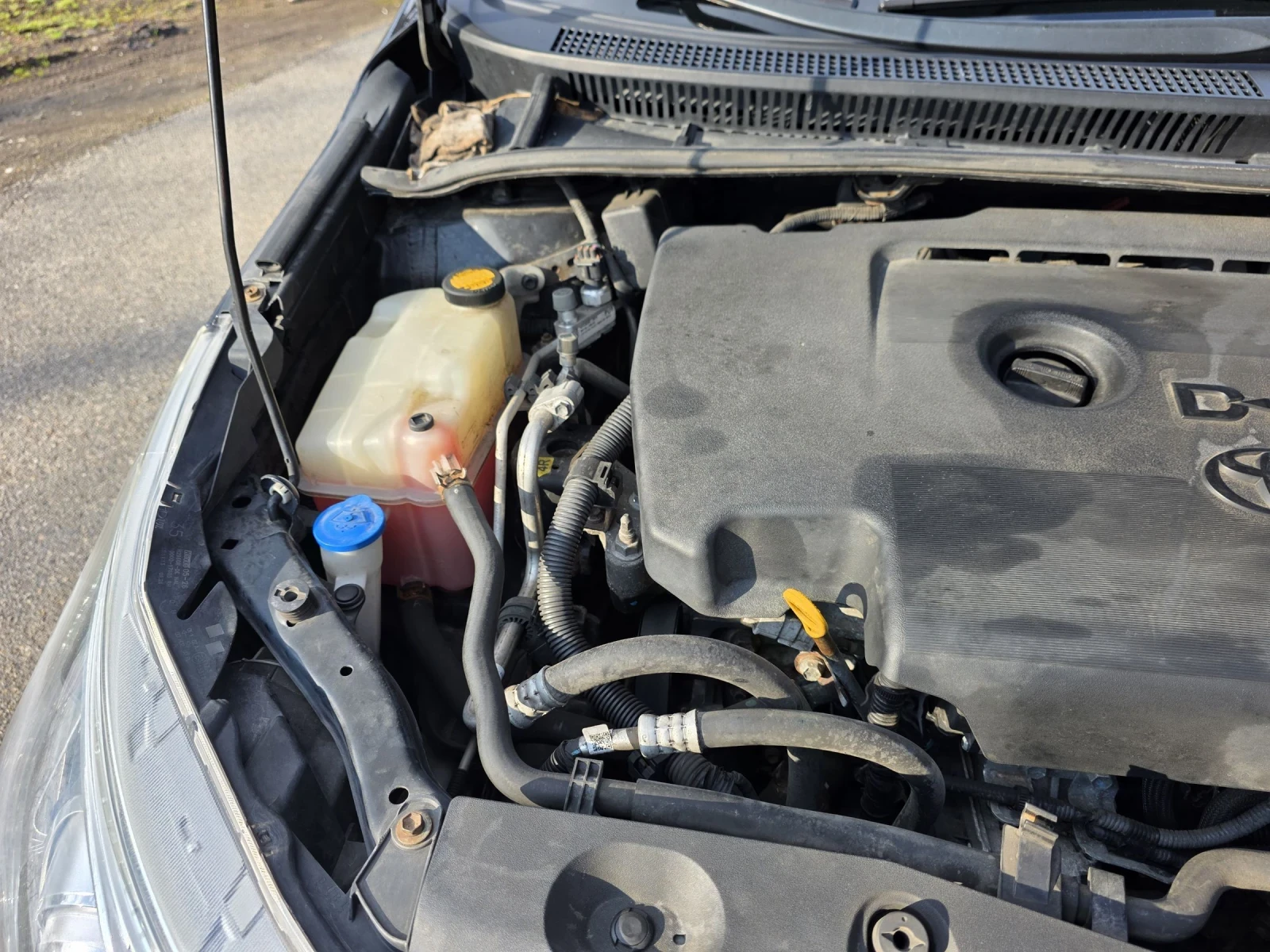 Toyota Avensis 2.0, снимка 11 - Автомобили и джипове - 54177111