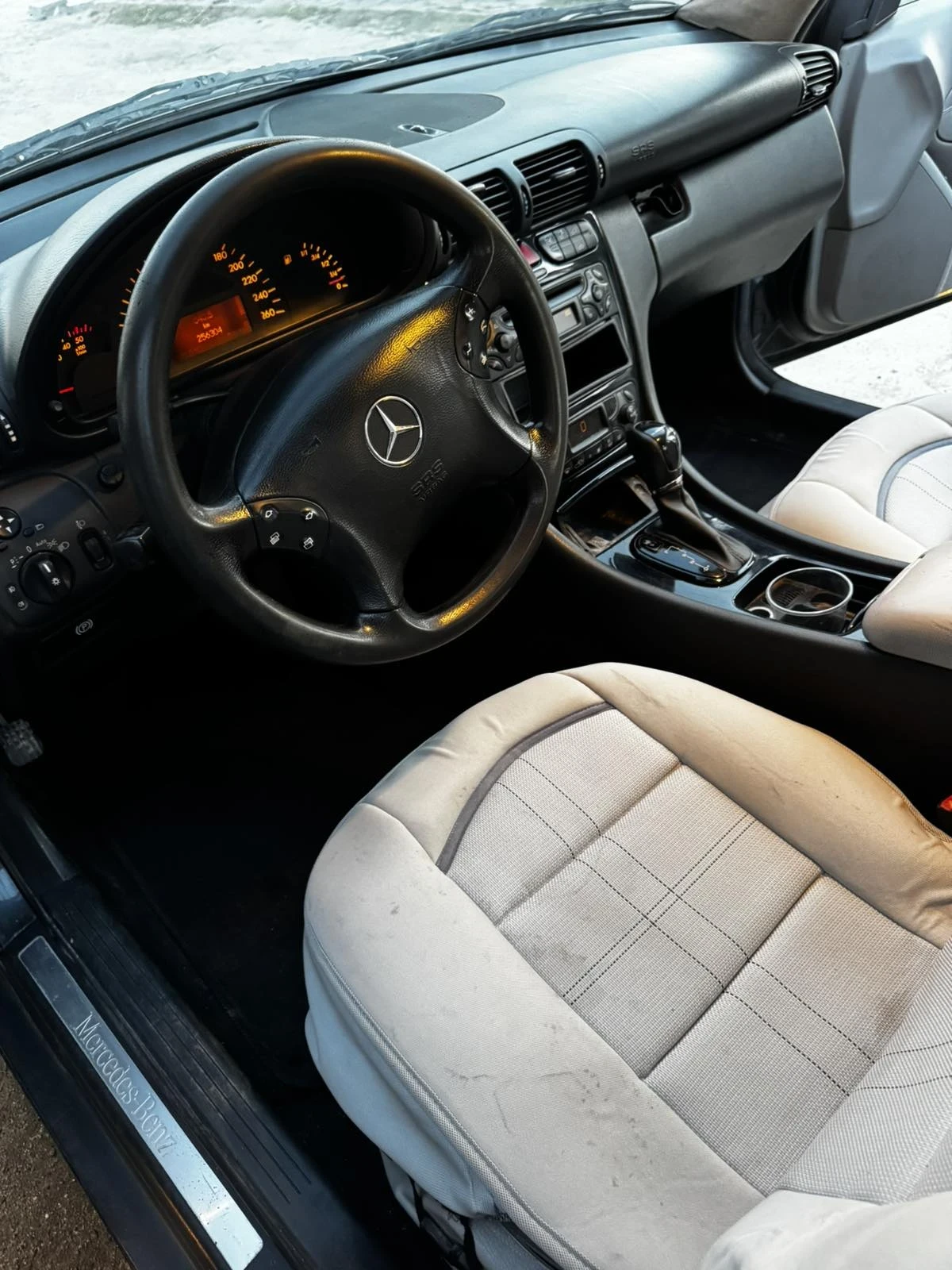 Mercedes-Benz C 220, снимка 8 - Автомобили и джипове - 54289631