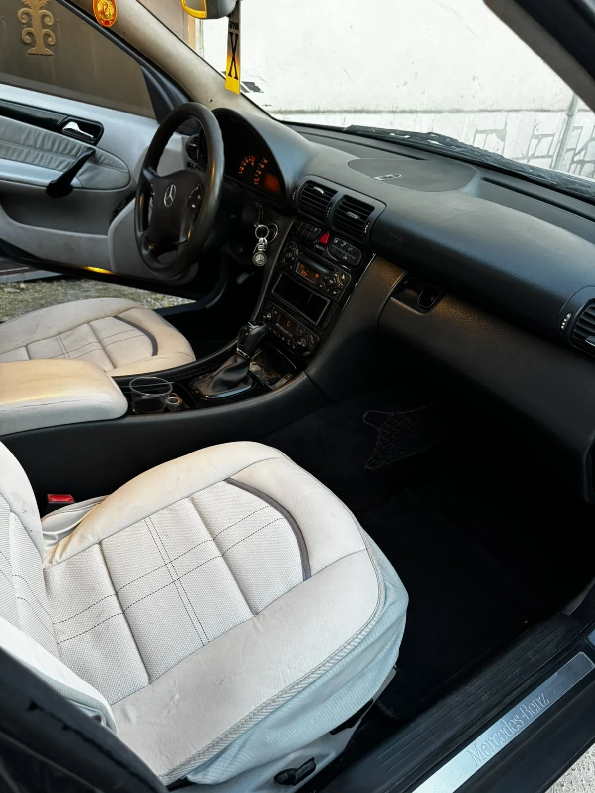 Mercedes-Benz C 220, снимка 4 - Автомобили и джипове - 54289631