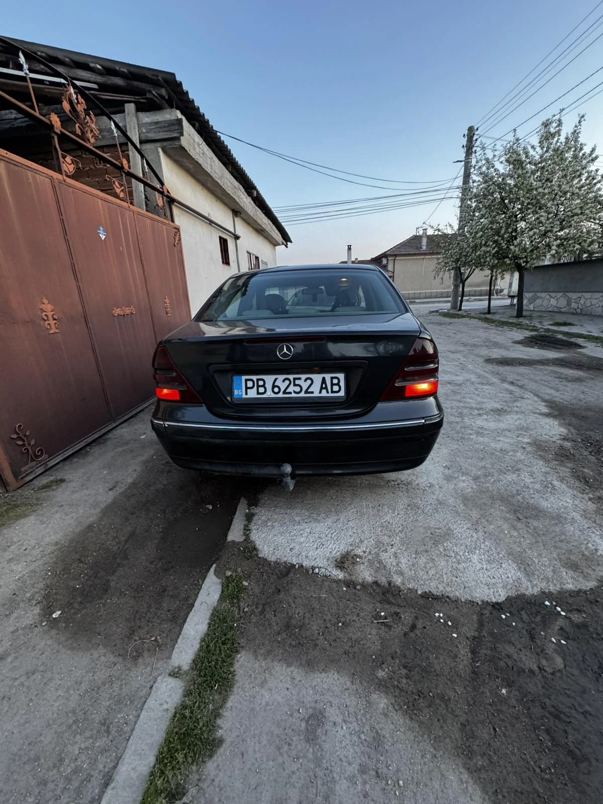 Mercedes-Benz C 220, снимка 3 - Автомобили и джипове - 54289631