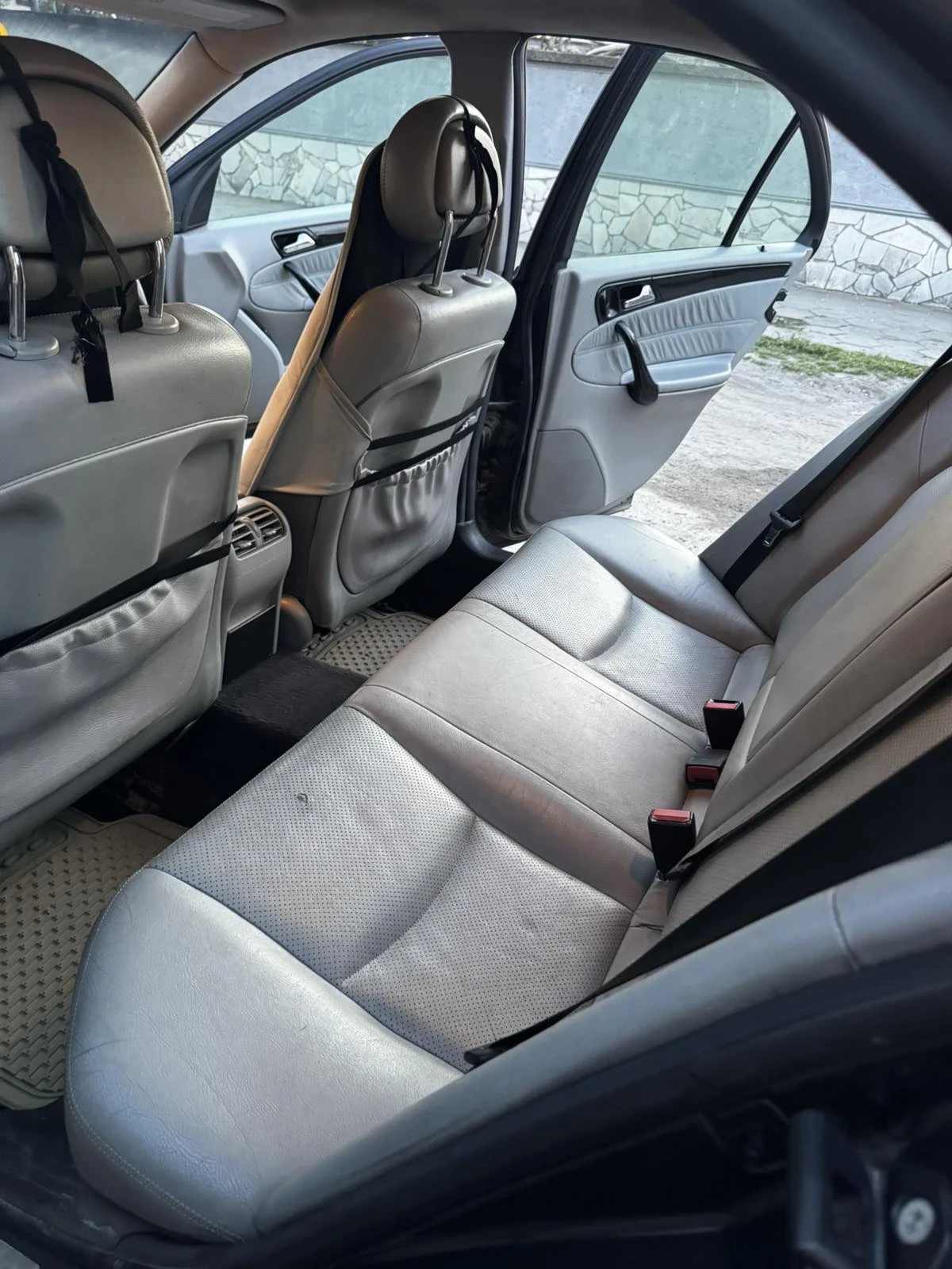 Mercedes-Benz C 220, снимка 6 - Автомобили и джипове - 54289631