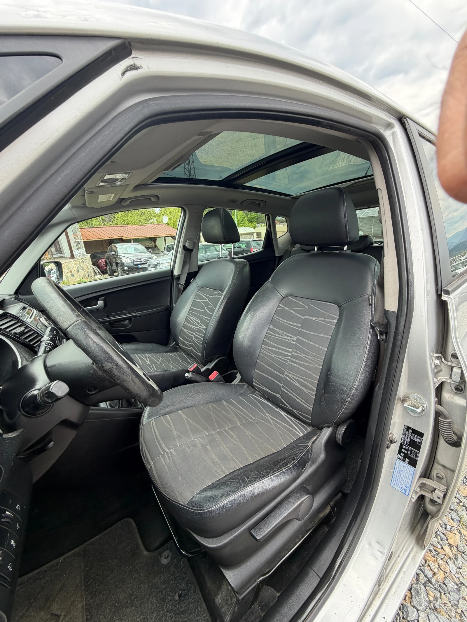 Kia Venga 1.4 crdi панорама* парктроник, снимка 9 - Автомобили и джипове - 54346189