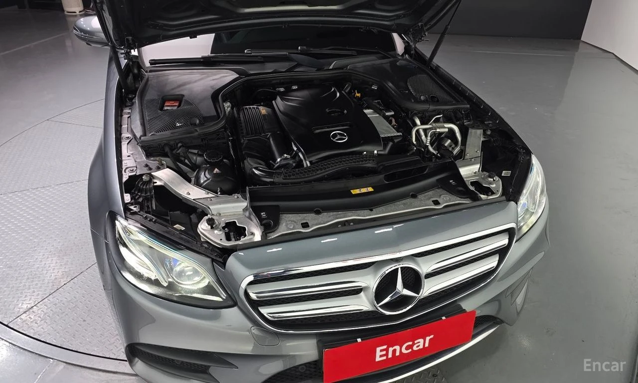 Mercedes-Benz E 300 4MATIC* AMG* HEAD-UP* CARBON* 360 КАМЕРИ* HUD, снимка 6 - Автомобили и джипове - 54598403
