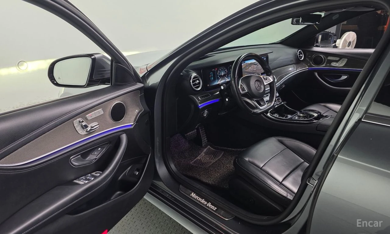 Mercedes-Benz E 300 4MATIC* AMG* HEAD-UP* CARBON* 360 КАМЕРИ* HUD, снимка 8 - Автомобили и джипове - 54598403
