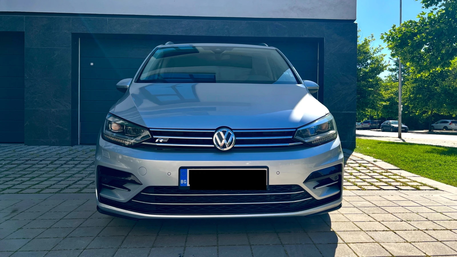 VW Touran R LINE, снимка 3 - Автомобили и джипове - 54726332
