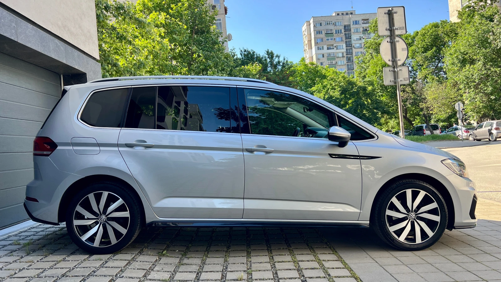 VW Touran R LINE, снимка 5 - Автомобили и джипове - 54726332