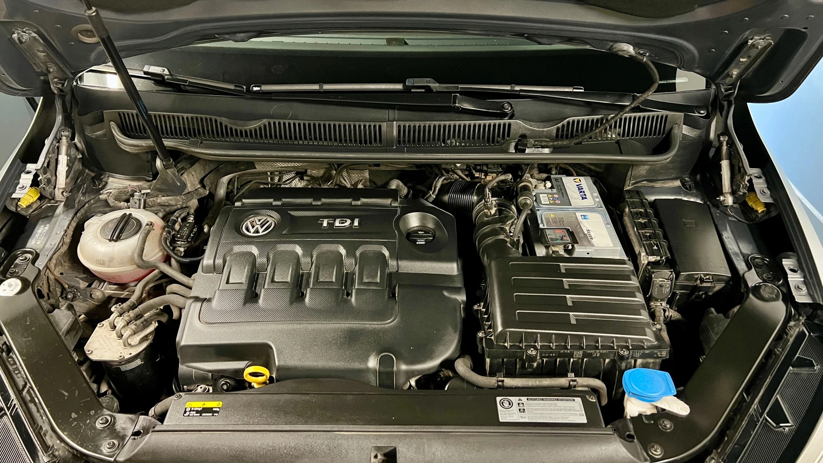VW Touran R LINE, снимка 15 - Автомобили и джипове - 54726332