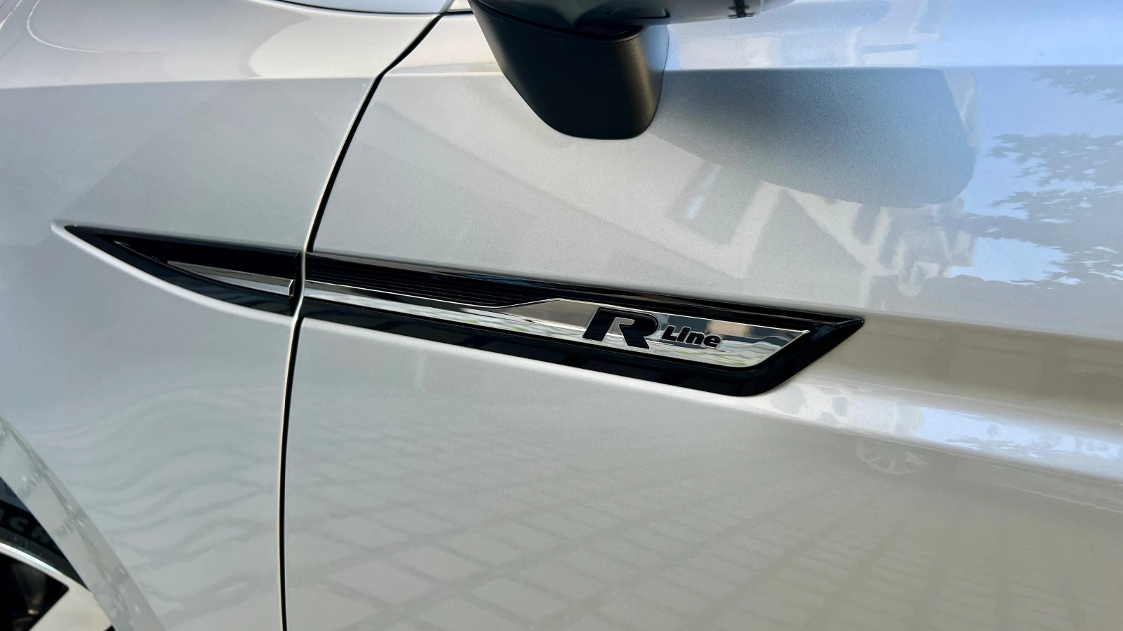VW Touran R LINE, снимка 6 - Автомобили и джипове - 54726332
