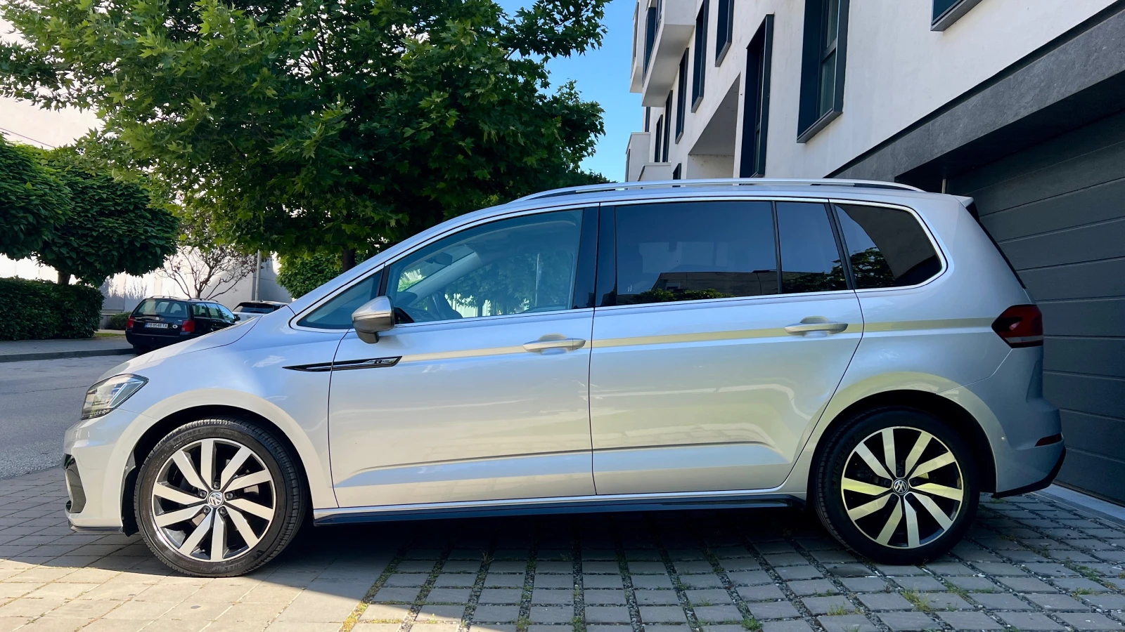 VW Touran R LINE, снимка 4 - Автомобили и джипове - 54726332
