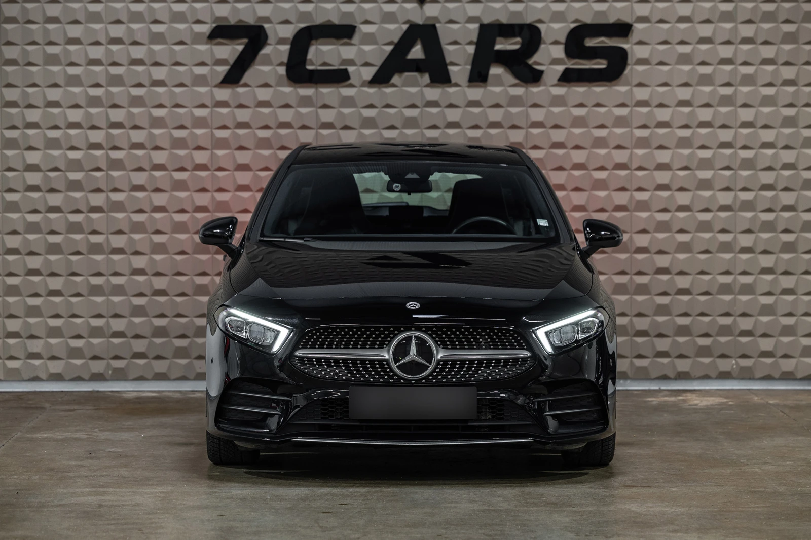 Mercedes-Benz A 180 * AMG   line * Автоматик * Подгрев на седалките * , снимка 2 - Автомобили и джипове - 54878741