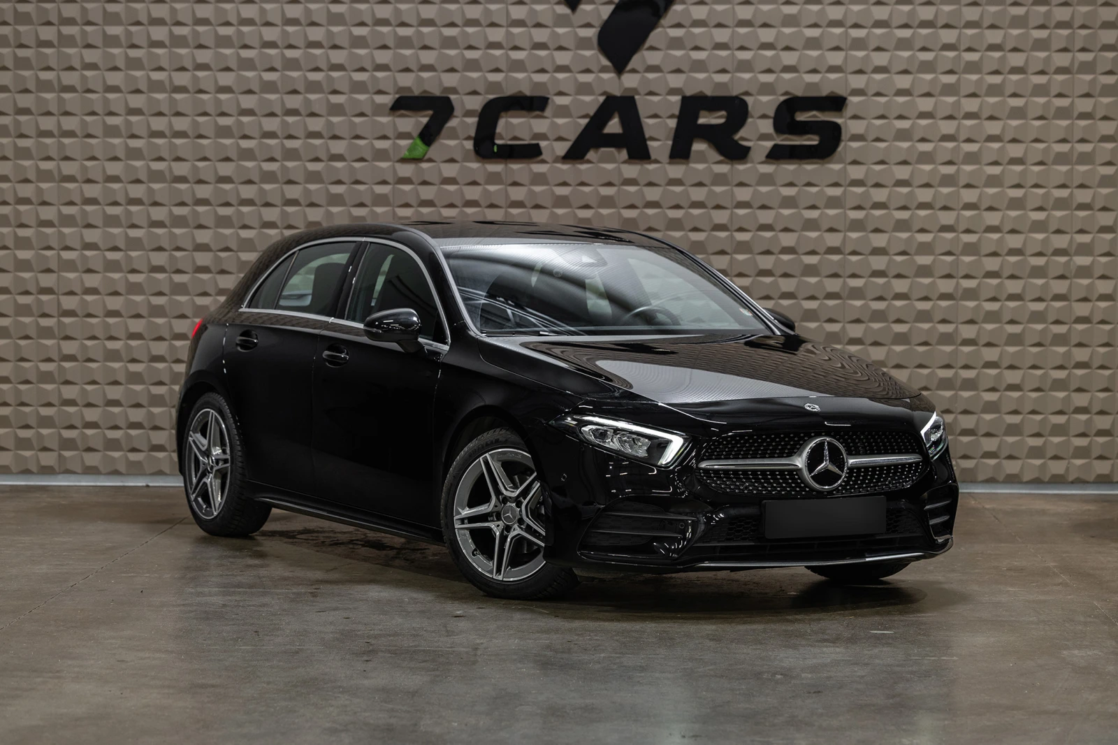 Mercedes-Benz A 180 * AMG   line * Автоматик * Подгрев на седалките * , снимка 3 - Автомобили и джипове - 54878741