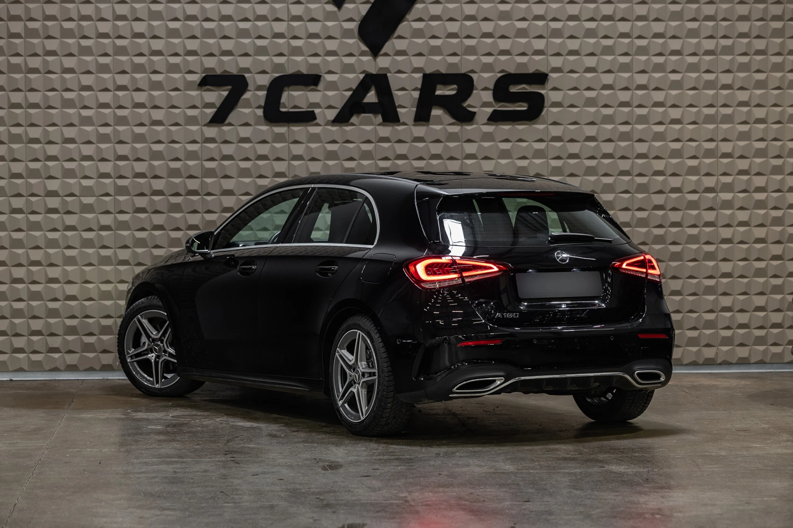 Mercedes-Benz A 180 * AMG   line * Автоматик * Подгрев на седалките * , снимка 4 - Автомобили и джипове - 54878741