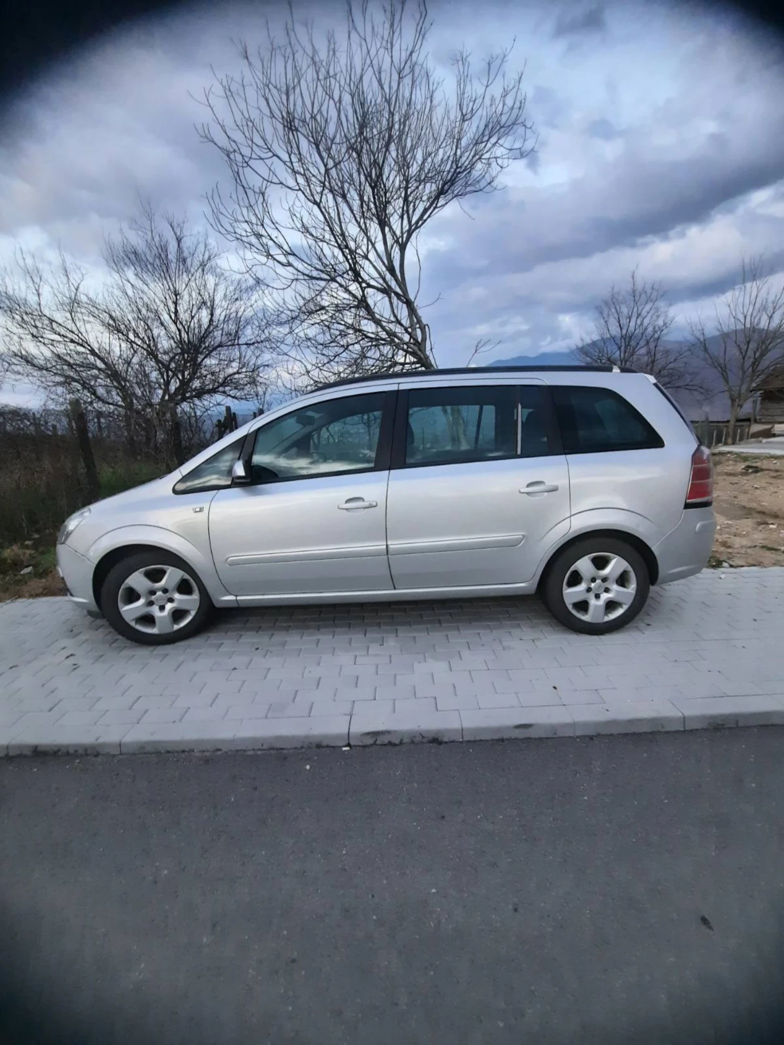 Opel Zafira 1.6, снимка 4 - Автомобили и джипове - 54894912