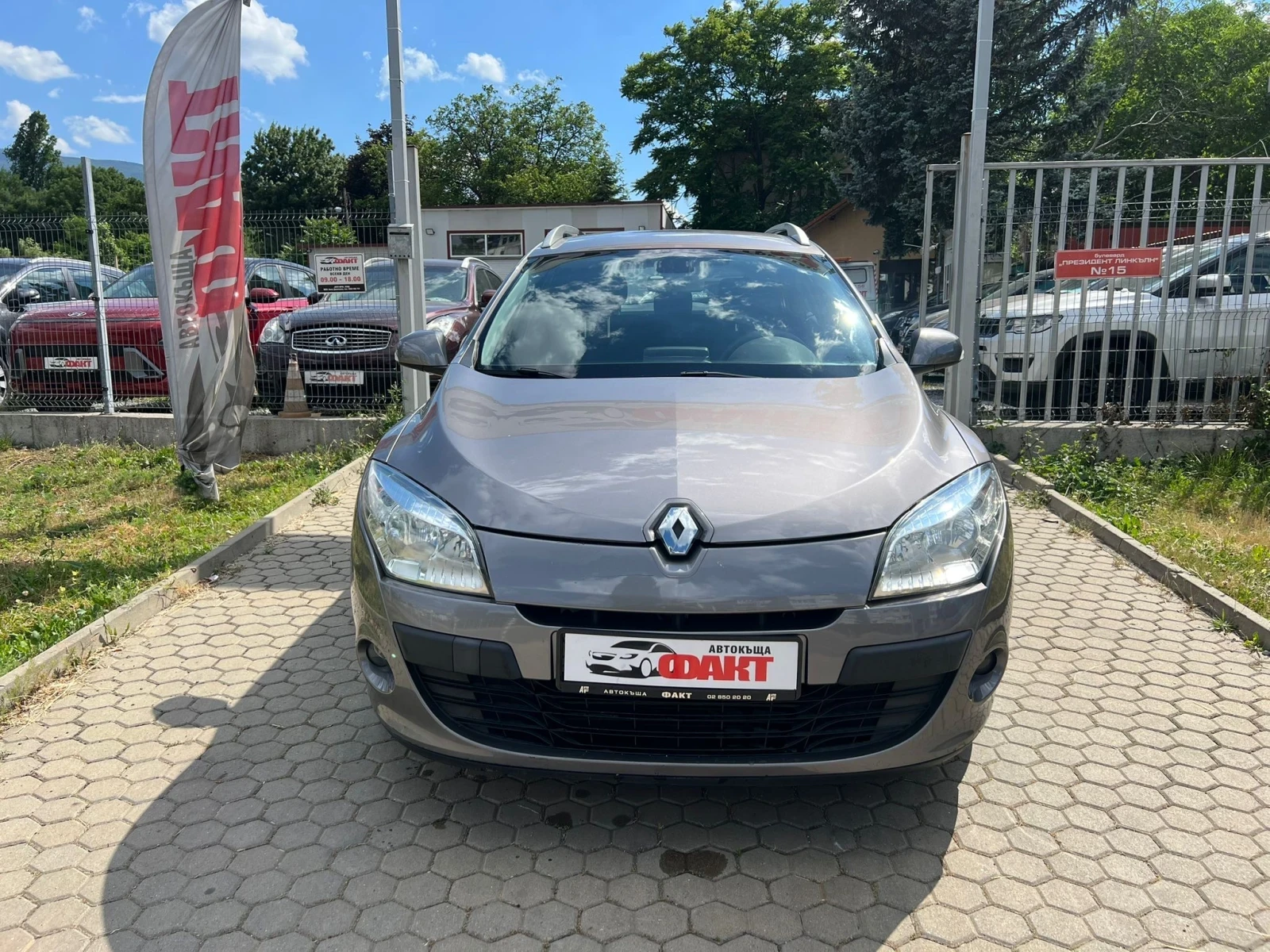 Renault Megane 1.5dCi/NAVI, снимка 2 - Автомобили и джипове - 54976727