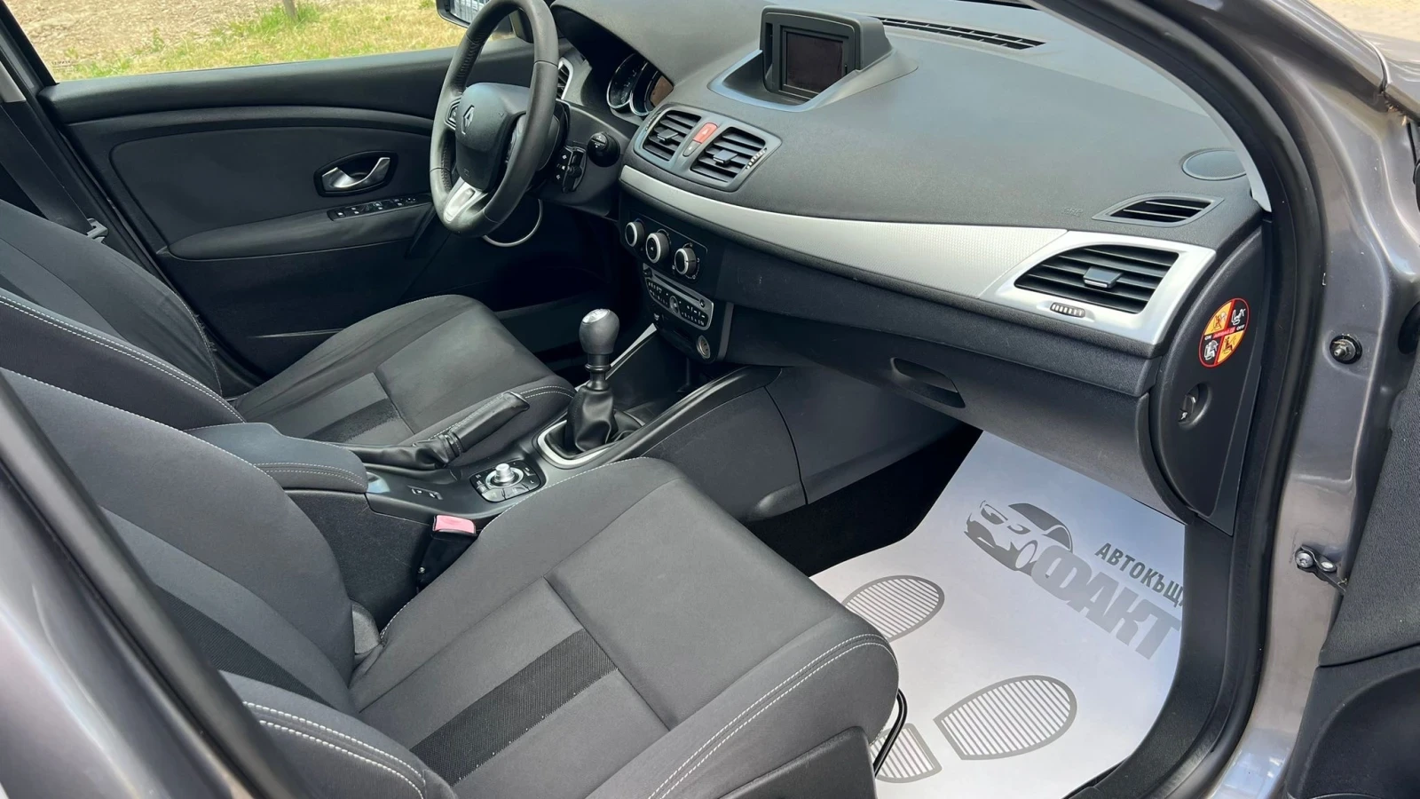 Renault Megane 1.5dCi/NAVI, снимка 9 - Автомобили и джипове - 54976727