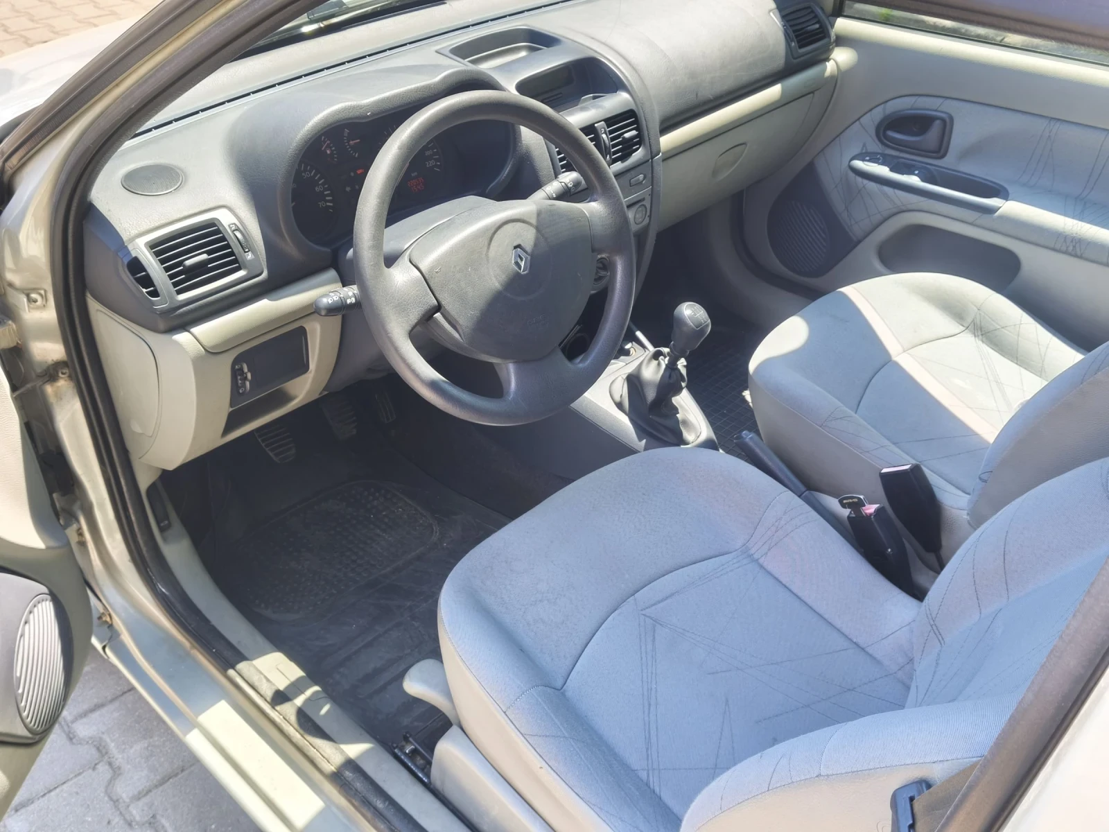 Renault Clio 1.5, снимка 7 - Автомобили и джипове - 55016995