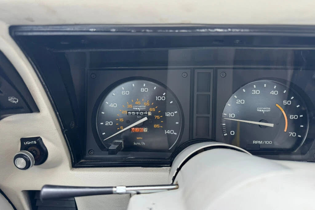 Chevrolet Corvette 5.7 V8 , снимка 9 - Автомобили и джипове - 55231579