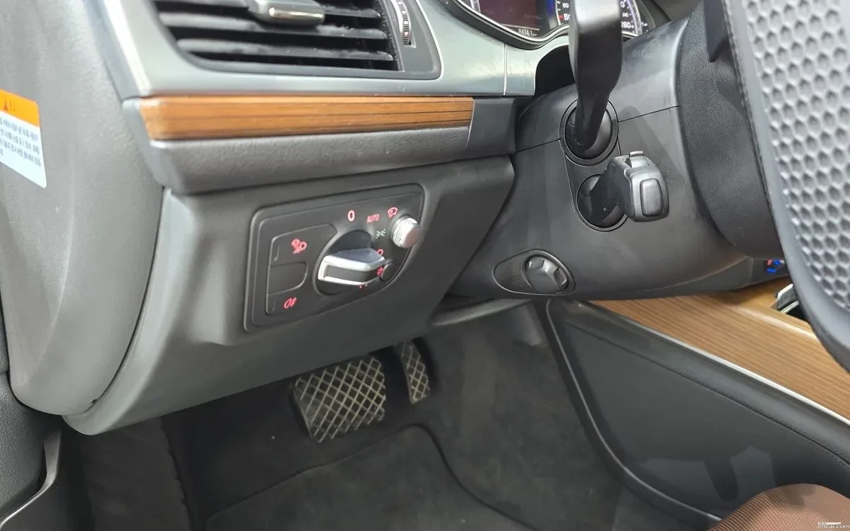 Audi A6 3.0TDI * PREMIUM * ОБДУХВАНЕ * HEAD UP * KEYLESS *, снимка 12 - Автомобили и джипове - 55279045