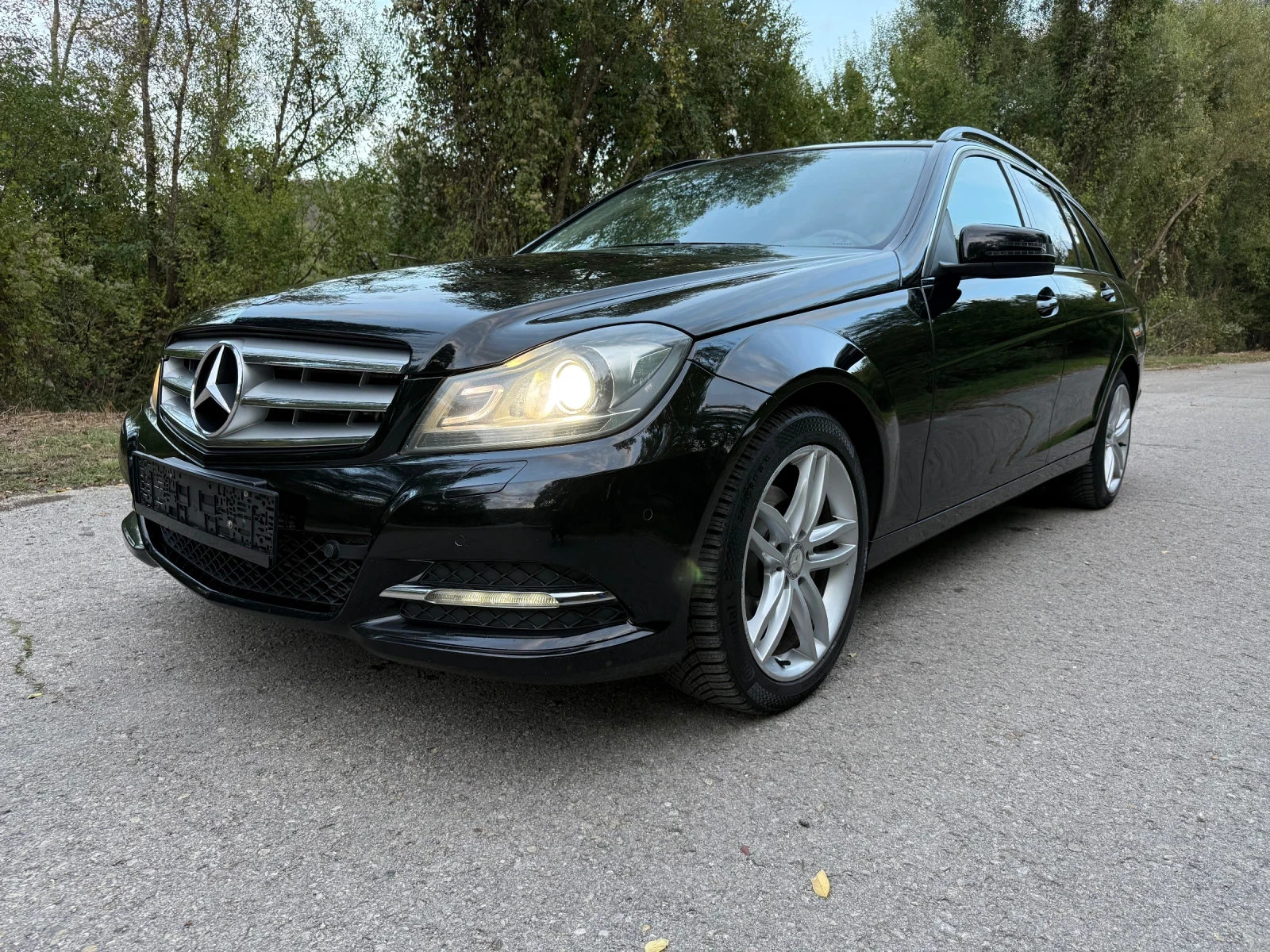 Mercedes-Benz C 220 4Matic!, снимка 2 - Автомобили и джипове - 56331484