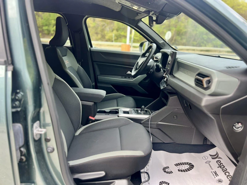Dacia Duster 1.6 HYBRID / 140 к.с. / ГАРАНЦИЯ, снимка 8 - Автомобили и джипове - 51849596