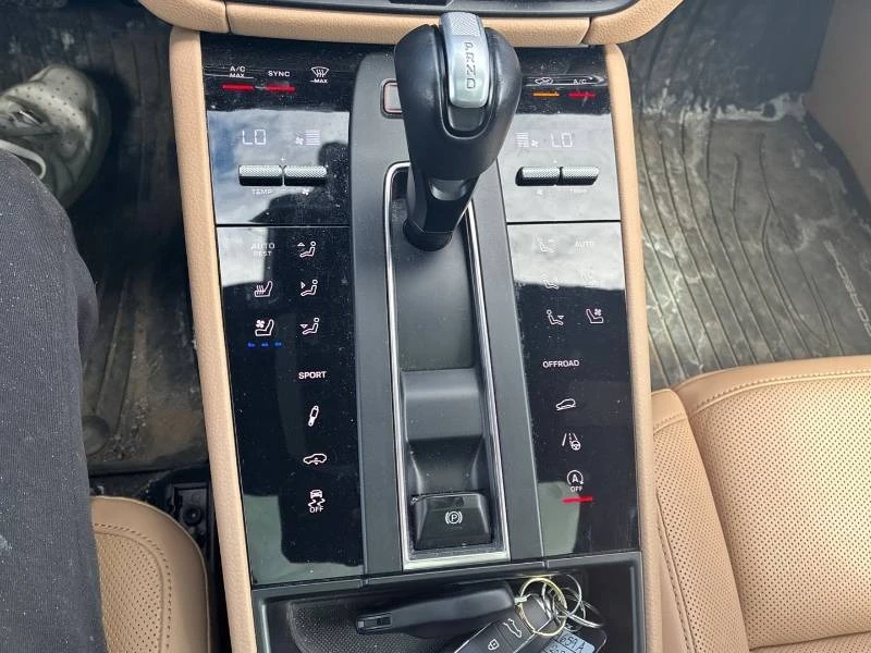 Porsche Macan * AWD * ДИСТРОНИК * 360 * КОМПЛЕКТ ГУМИ, снимка 12 - Автомобили и джипове - 55800408